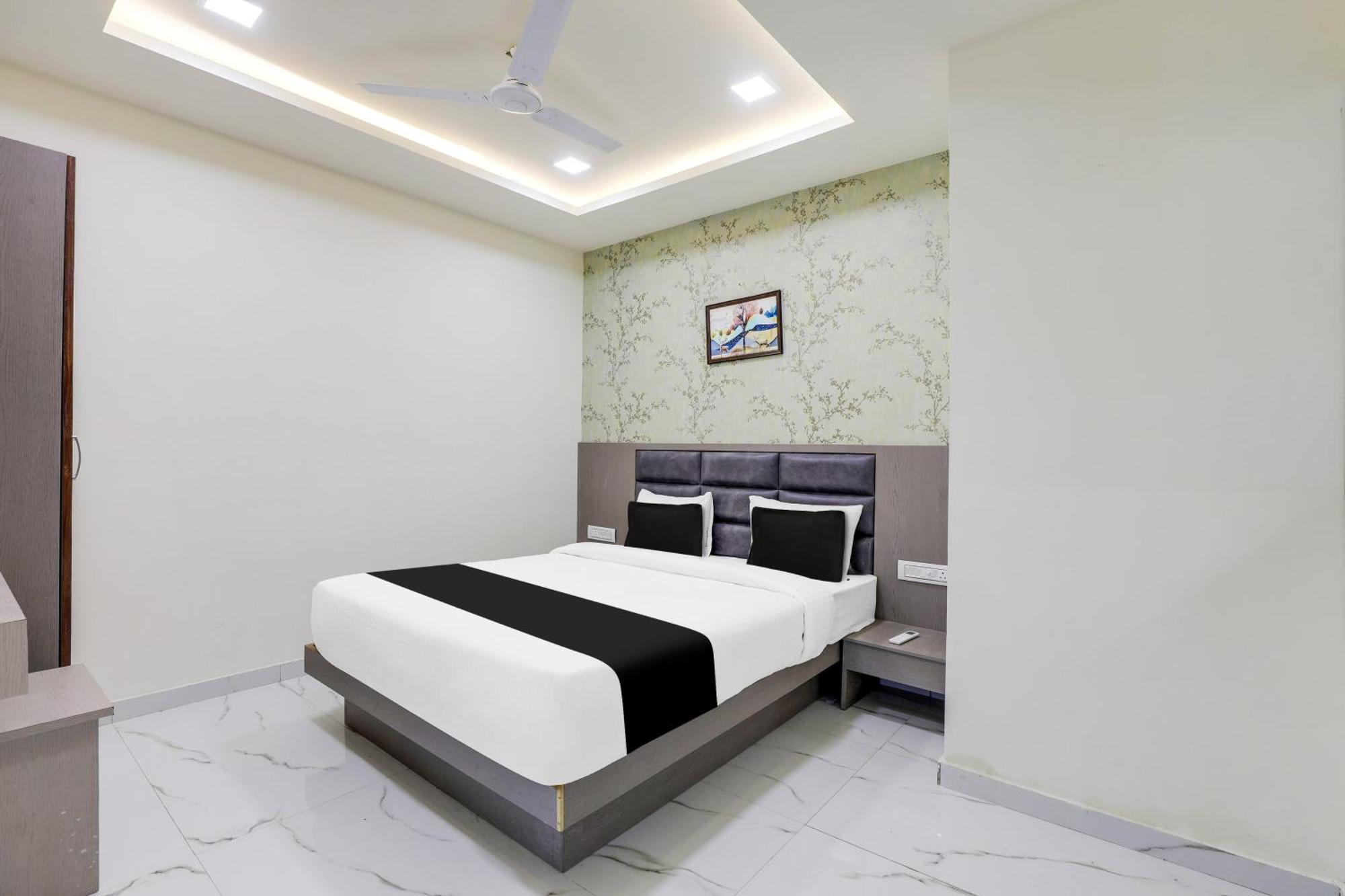 Hotel O Neek Palace Ahmadábád Kültér fotó